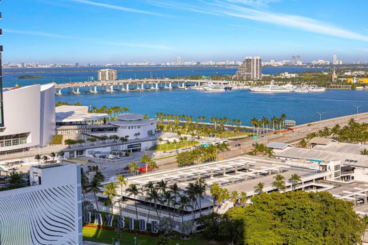 Corner Condo W/ Unrivaled Views Miami Exterior photo
